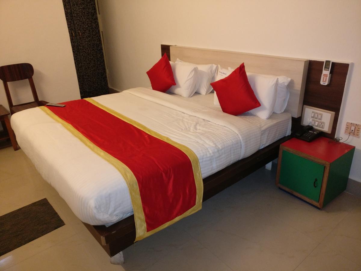 Chikmagalūr Hotel Raj Mahal מראה חיצוני תמונה
