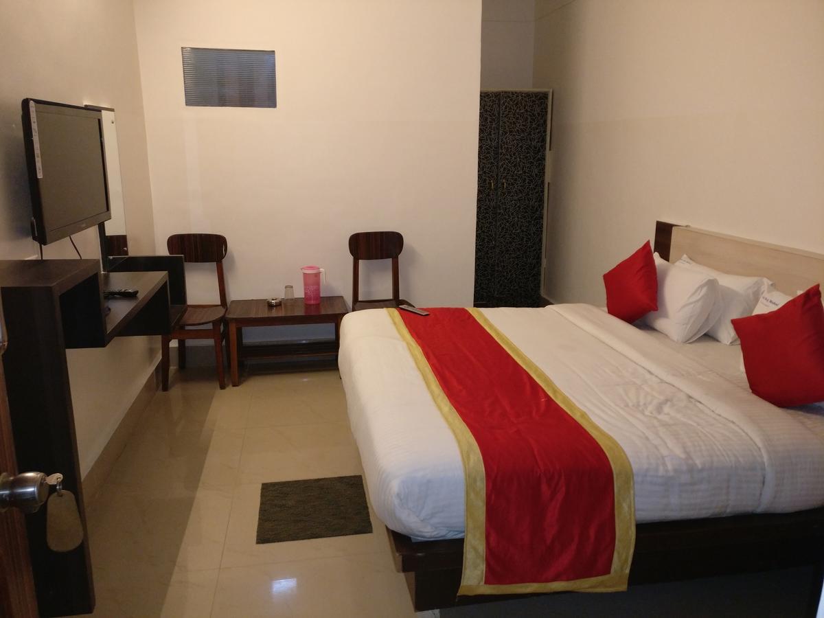 Chikmagalūr Hotel Raj Mahal מראה חיצוני תמונה
